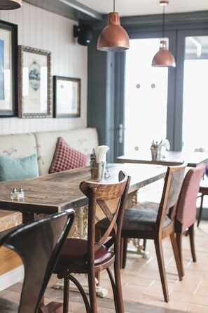 Daily English breakfast (GBP 15 per person) - The Old Courthouse Inn (St. Brelade)