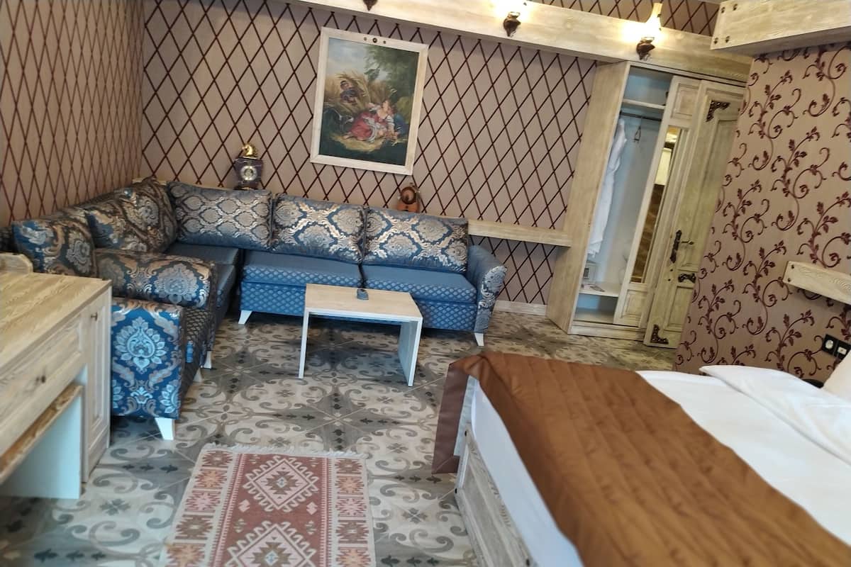 Comfort Double Room | Iron/ironing board, rollaway beds, free WiFi