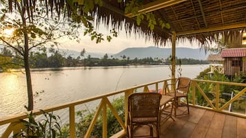 Panoramic Quadruple Room, 1 Bedroom | Water view