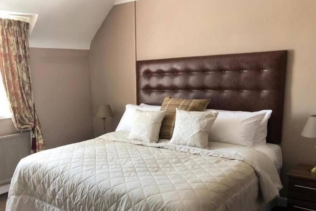 Iron/ironing board (on request), bed sheets