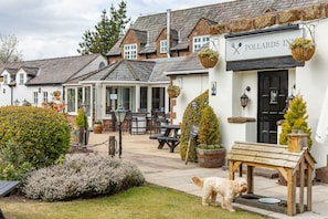 Exterior - Pollards Inn (Neston)