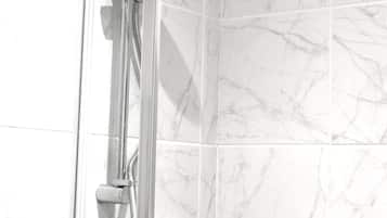 Shower kamar mandi