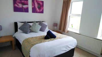 Holiday Home | Free WiFi