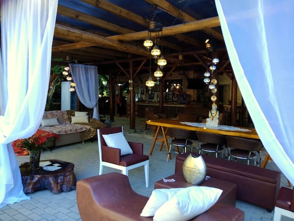 Lobby lounge