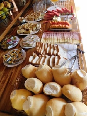 Free daily buffet breakfast