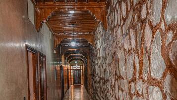 Dobbelt- eller tomannsrom | Blendingsgardiner, ekstrasenger (mot et tillegg), wi-fi og sengetøy