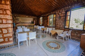 Petit déjeuner composé de spécialités régionales compris tous les jours