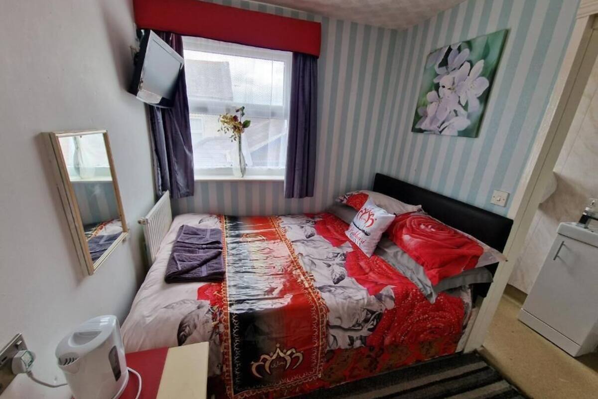 RM17 Double Room | Iron/ironing board, wheelchair access
