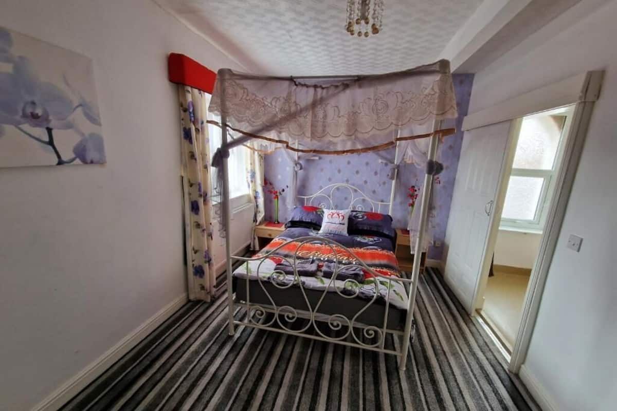 RM18 Double Room, Accessible | مكواة/لوح كي