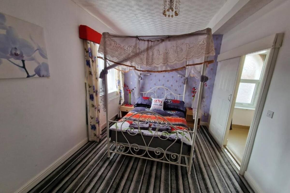 RM18 Double Room, Accessible | Iron/ironing board, wheelchair access