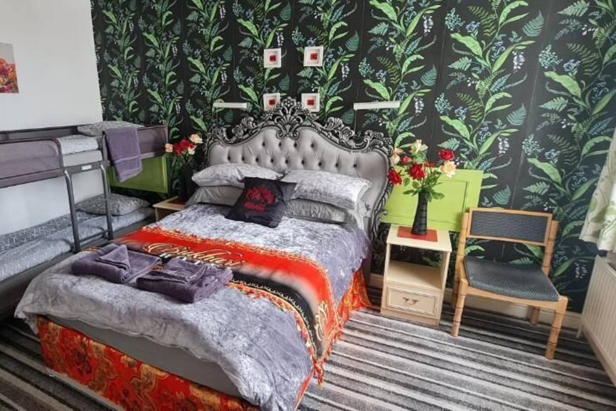 RM2 Family Room, Accessible | Iron/ironing board, wheelchair access