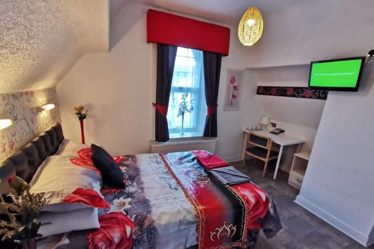 RM19 Double Room, Accessible | مكواة/لوح كي