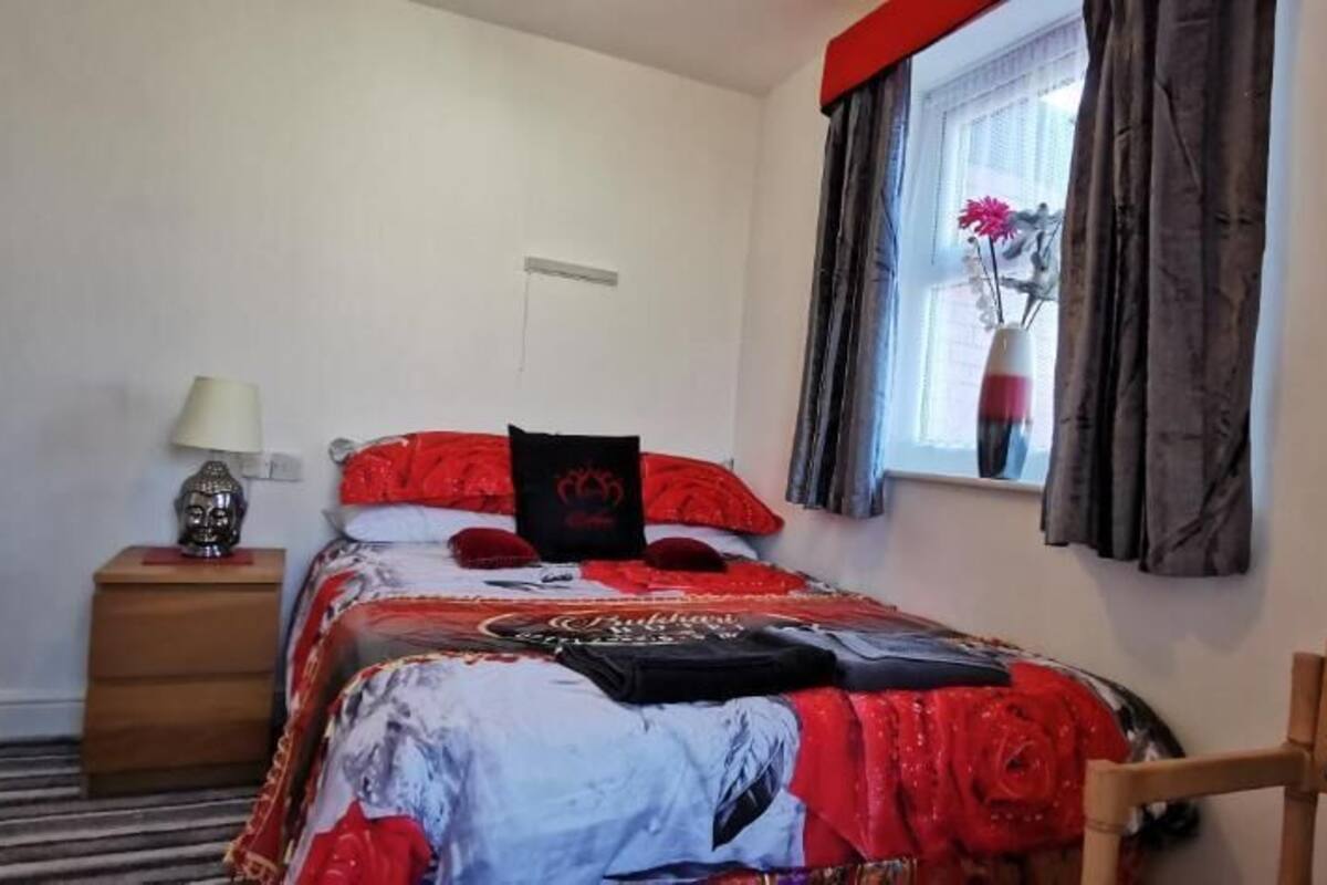 RM15 Double Room | مكواة/لوح كي