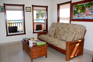 Habitación individual Confort, 1 habitación, vistas a la playa (Oleander) | Zona de estar | Smart TV de 40 pulgadas con canales por cable, una televisión