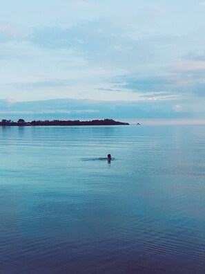 Ubicación a pie de playa, arena blanca y kayak