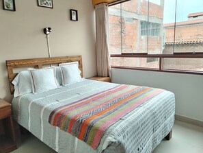 Literie hypoallergénique, surmatelas, bureau