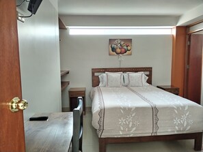 Chambre Double Supérieure | Literie hypoallergénique, surmatelas, bureau
