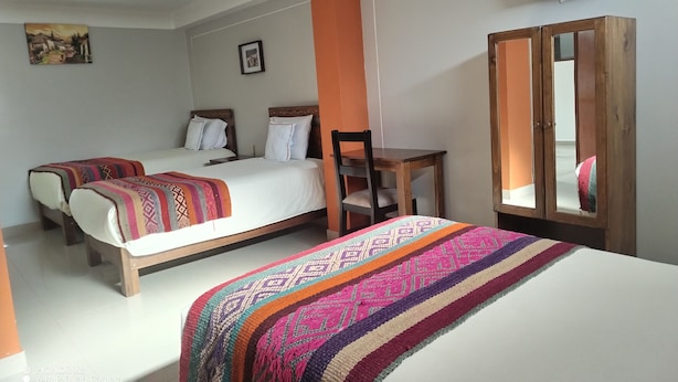 Hypo-allergenic bedding available, pillowtop beds, desk - Dreams House Belen (Cusco)
