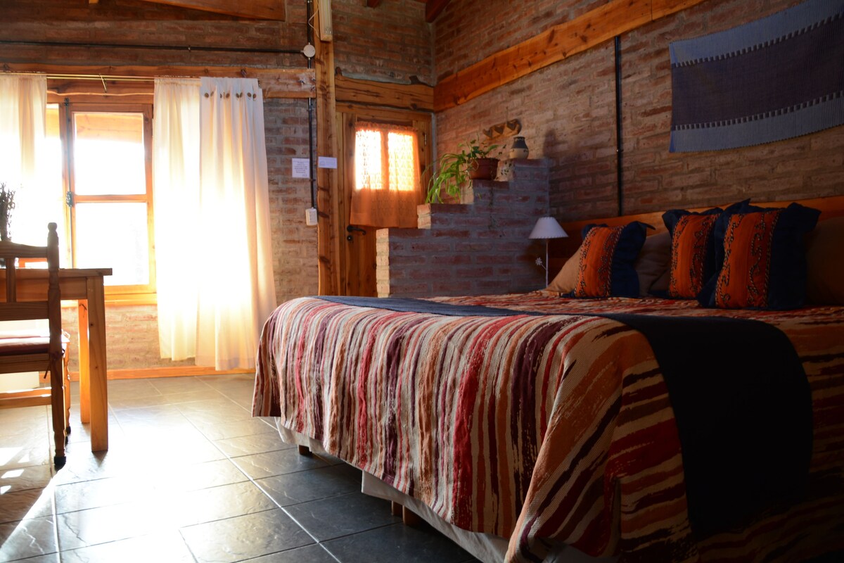 Suite Deluxe | Caja fuerte, tabla de planchar con plancha, wifi gratis y ropa de cama