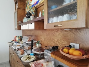 Free daily continental breakfast
