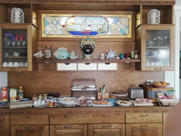 Free daily continental breakfast 