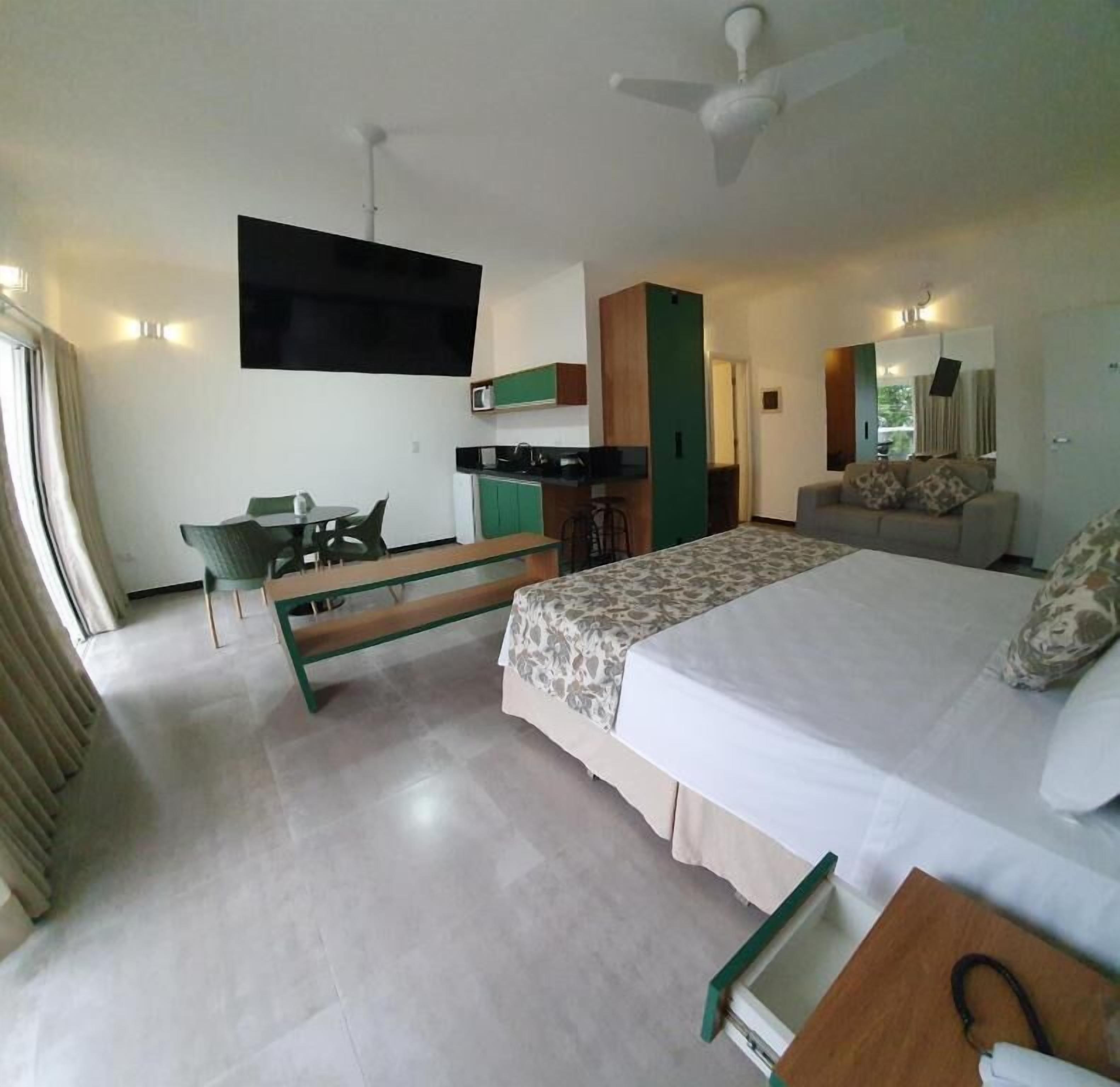 deluxe studio suite | 1 bedroom, minibar, in-room safe, desk