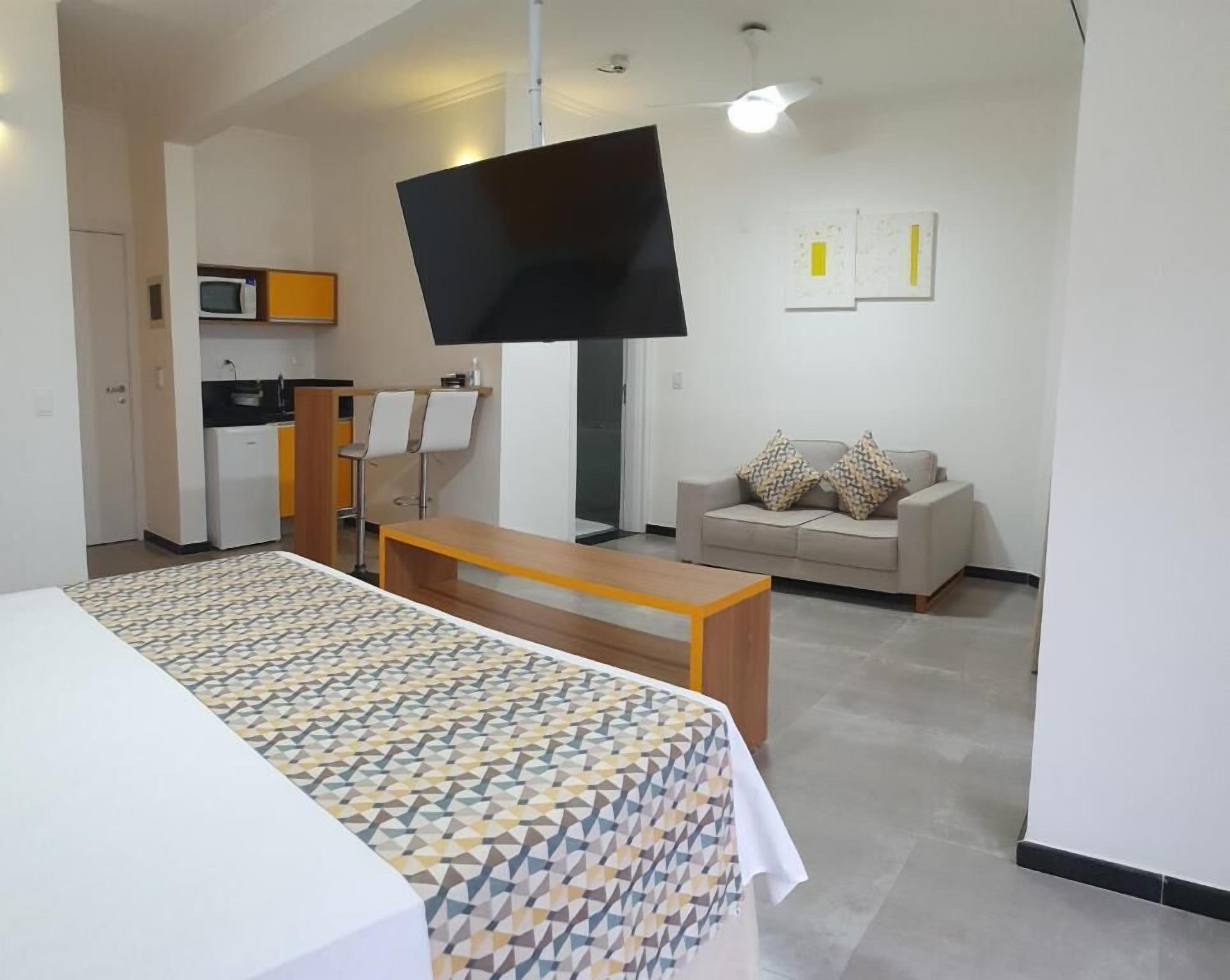 deluxe studio suite | 1 bedroom, minibar, in-room safe, desk