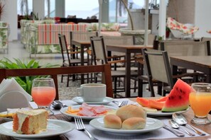 Termasuk sarapan bufet setiap hari