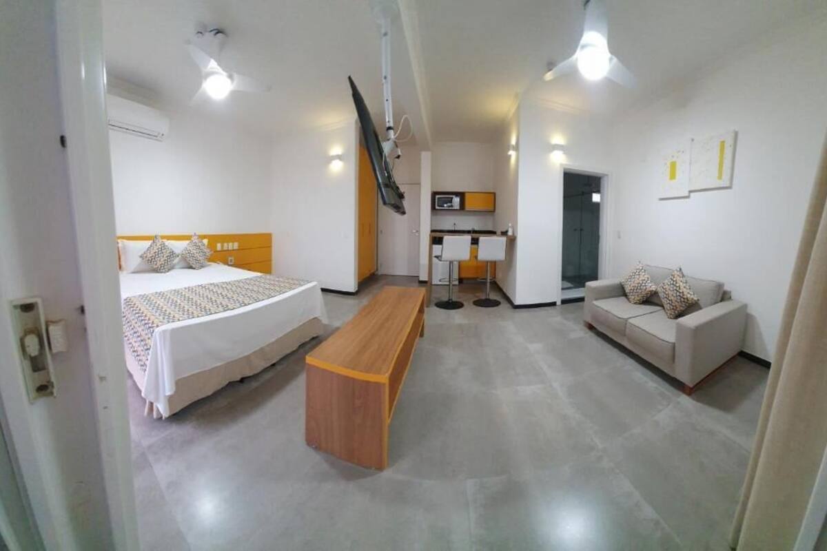 Studio Suite Deluks | Minibar, brankas, meja kerja, dan ruang kerja ramah laptop