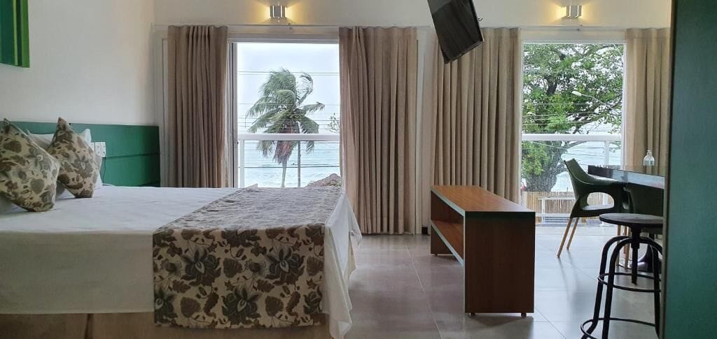 deluxe studio suite | 1 bedroom, minibar, in-room safe, desk