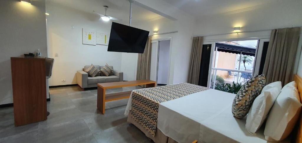 deluxe studio suite | 1 bedroom, minibar, in-room safe, desk