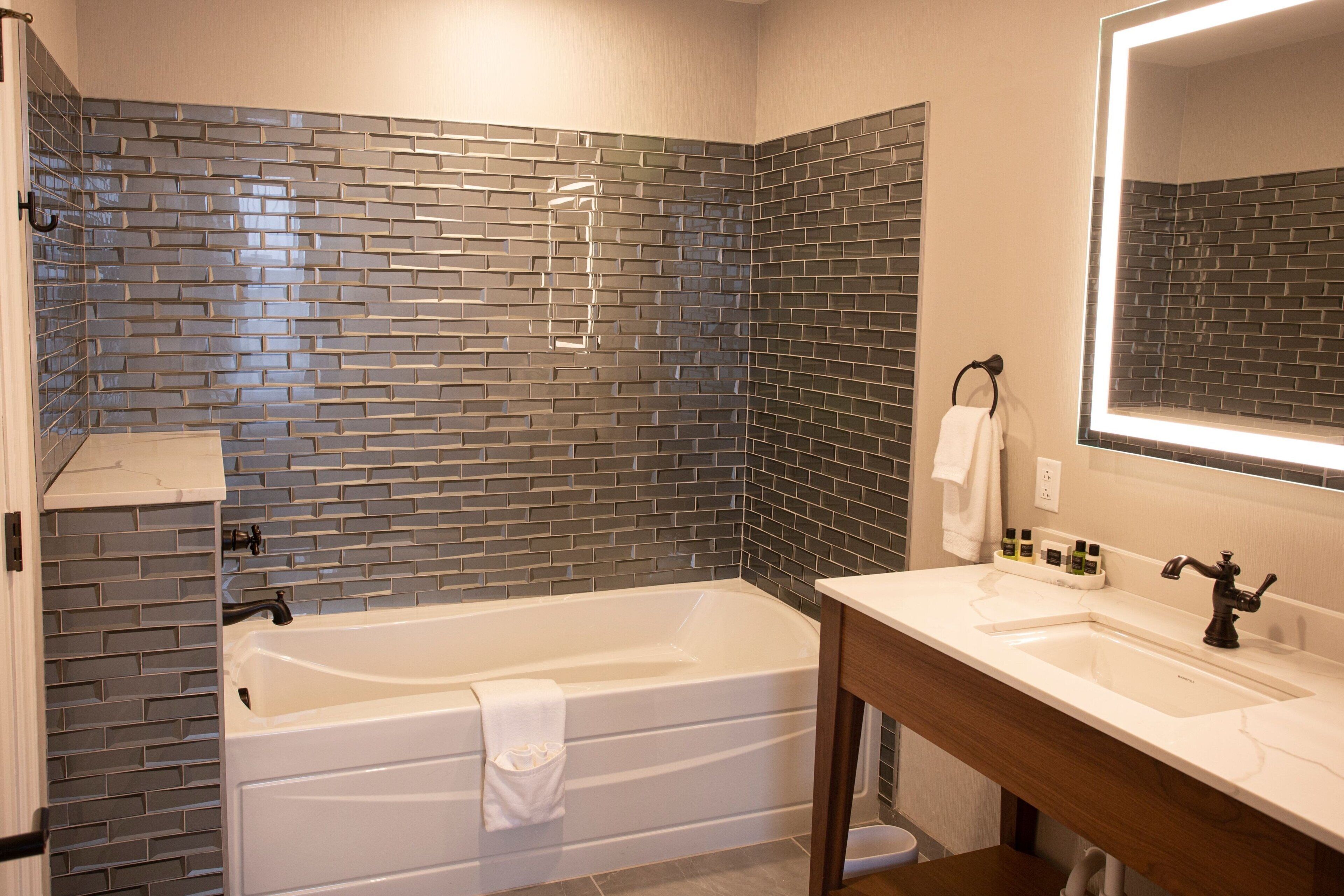 combined shower/bathtub, free toiletries, hair dryer, towels