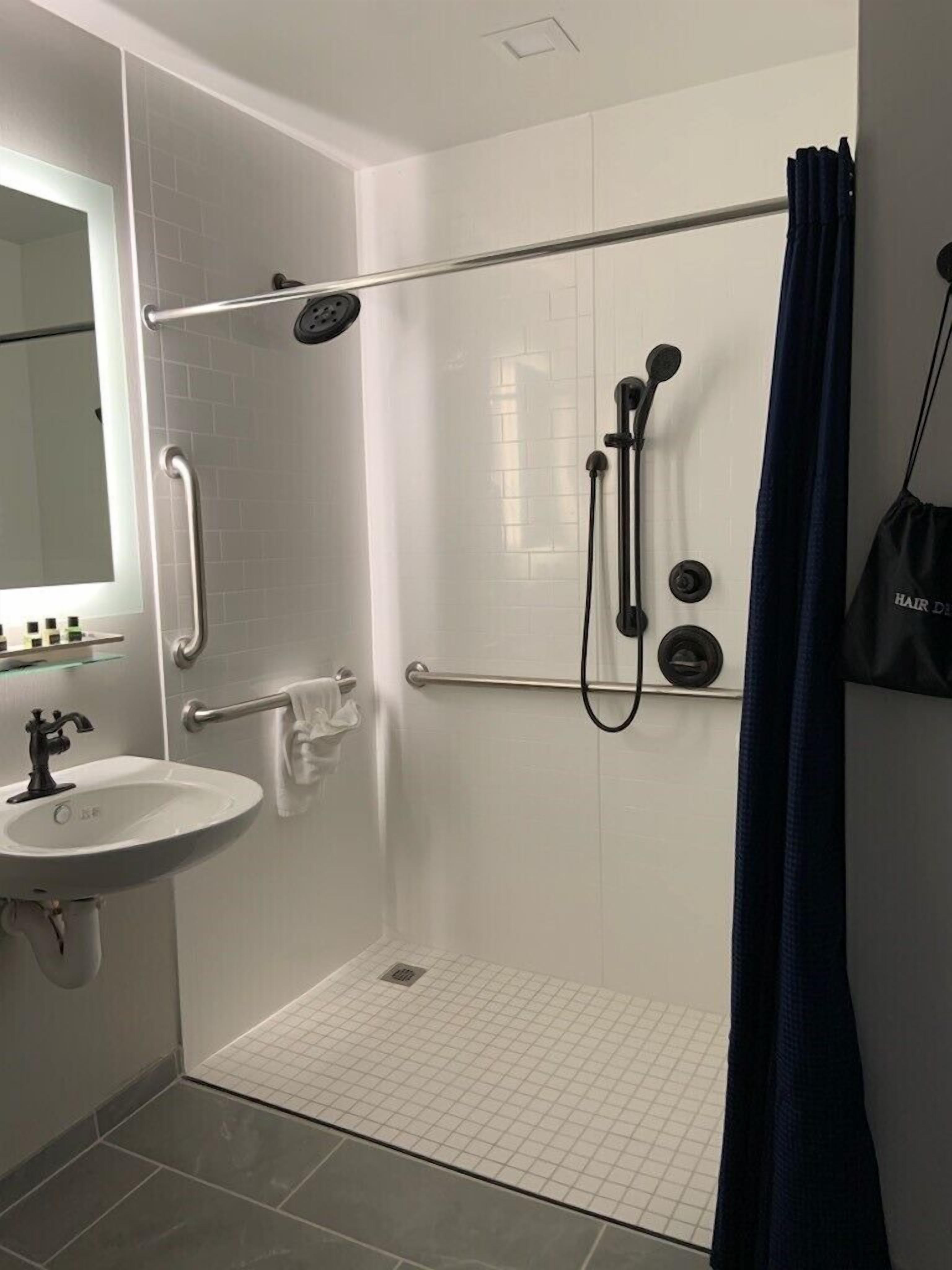 combined shower/bathtub, free toiletries, hair dryer, towels