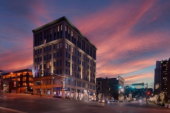 BLU-Tique, Akron, a Tribute Portfolio Hotel