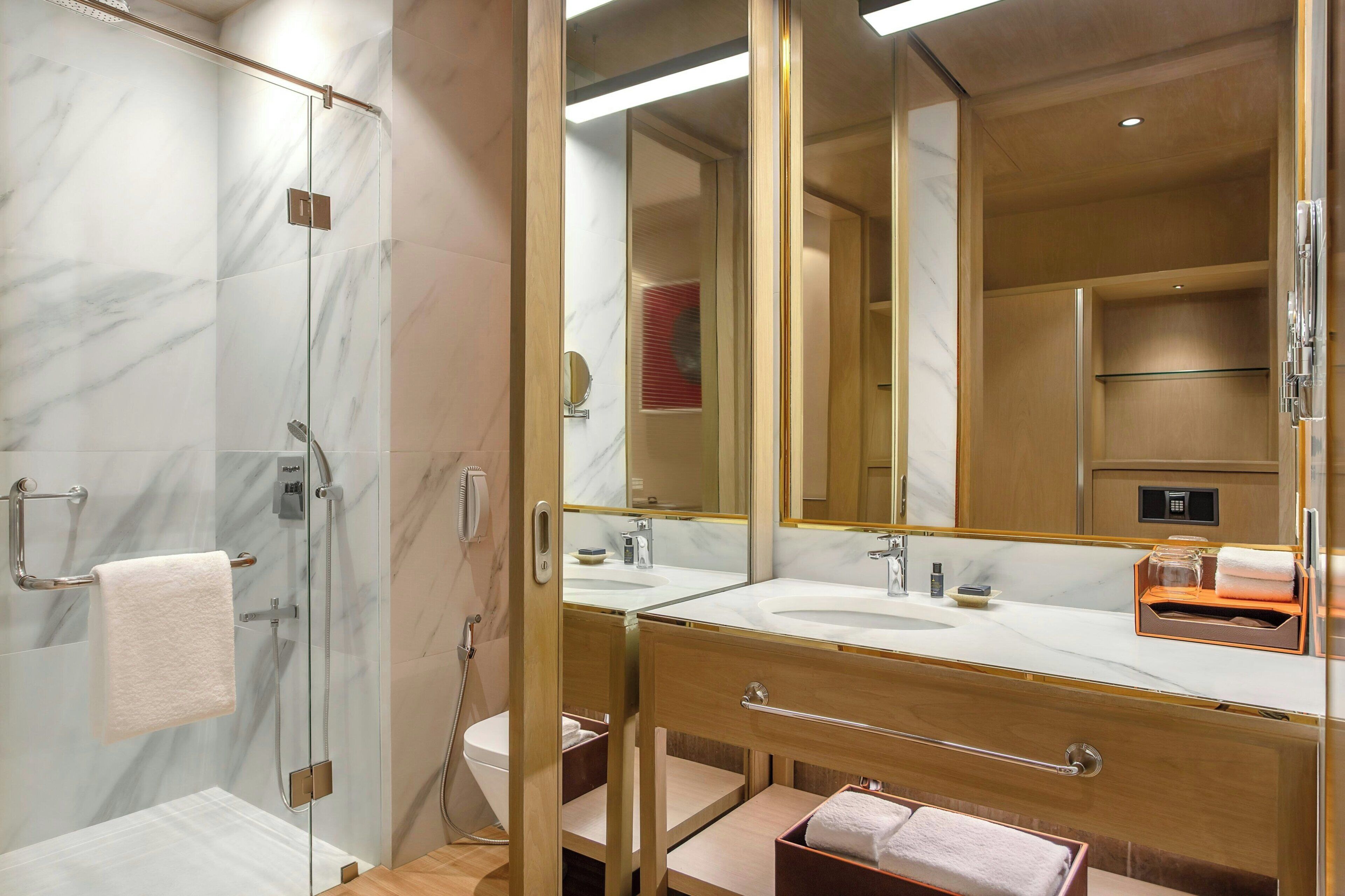 club twin room, 2 single beds, non smoking | bathroom | shower, rainfall showerhead, free toiletries, hair dryer