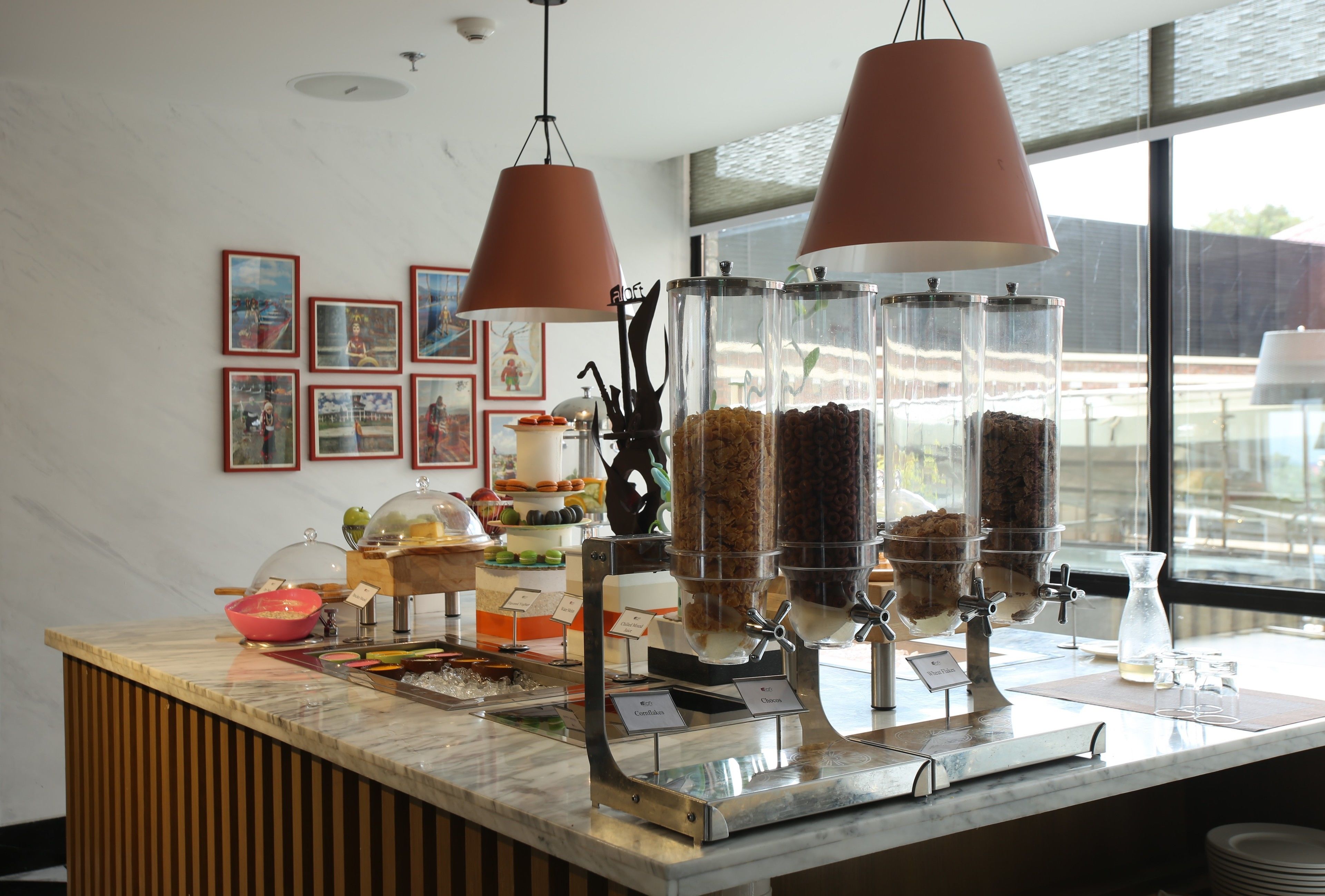 Desayuno buffet diario (USD 15 por persona)