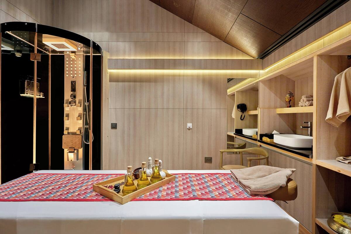 couples treatment room(s), body treatments, hot stone massages