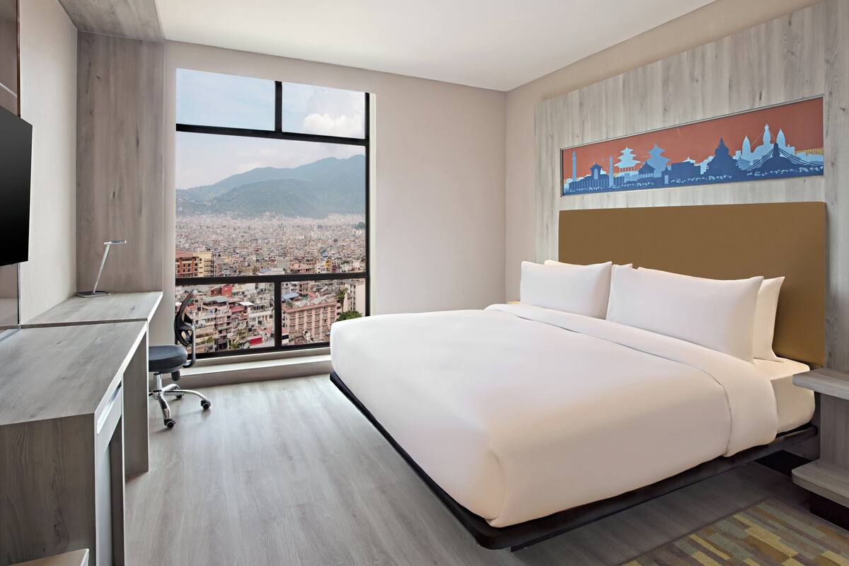 room, 1 king bed | premium bedding, minibar, in-room safe, individually decorated