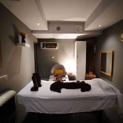 Couples treatment room(s), sauna, hot tub, steam room