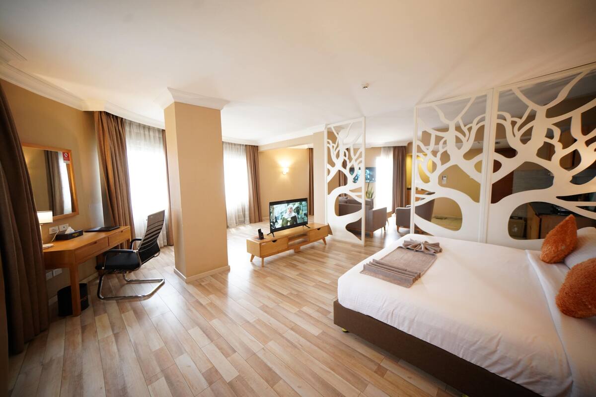 mado suite | living area | led tv