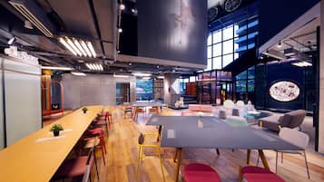 Coin salon dans le hall