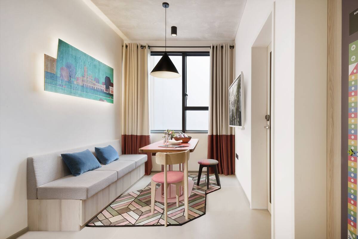 Room, 4 Bedrooms (All Together) | Living area