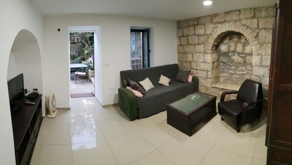 Classic Apartment | Living area | Flat-screen TV - I'm Jerusalem (Jerusalem)