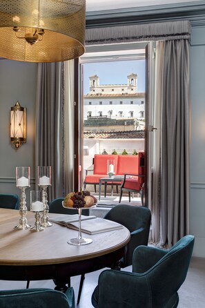 Penthouse, Terrace (Spagna Suite) | In-room dining - Rocco Forte House Piazza di Spagna Roma (Rome)