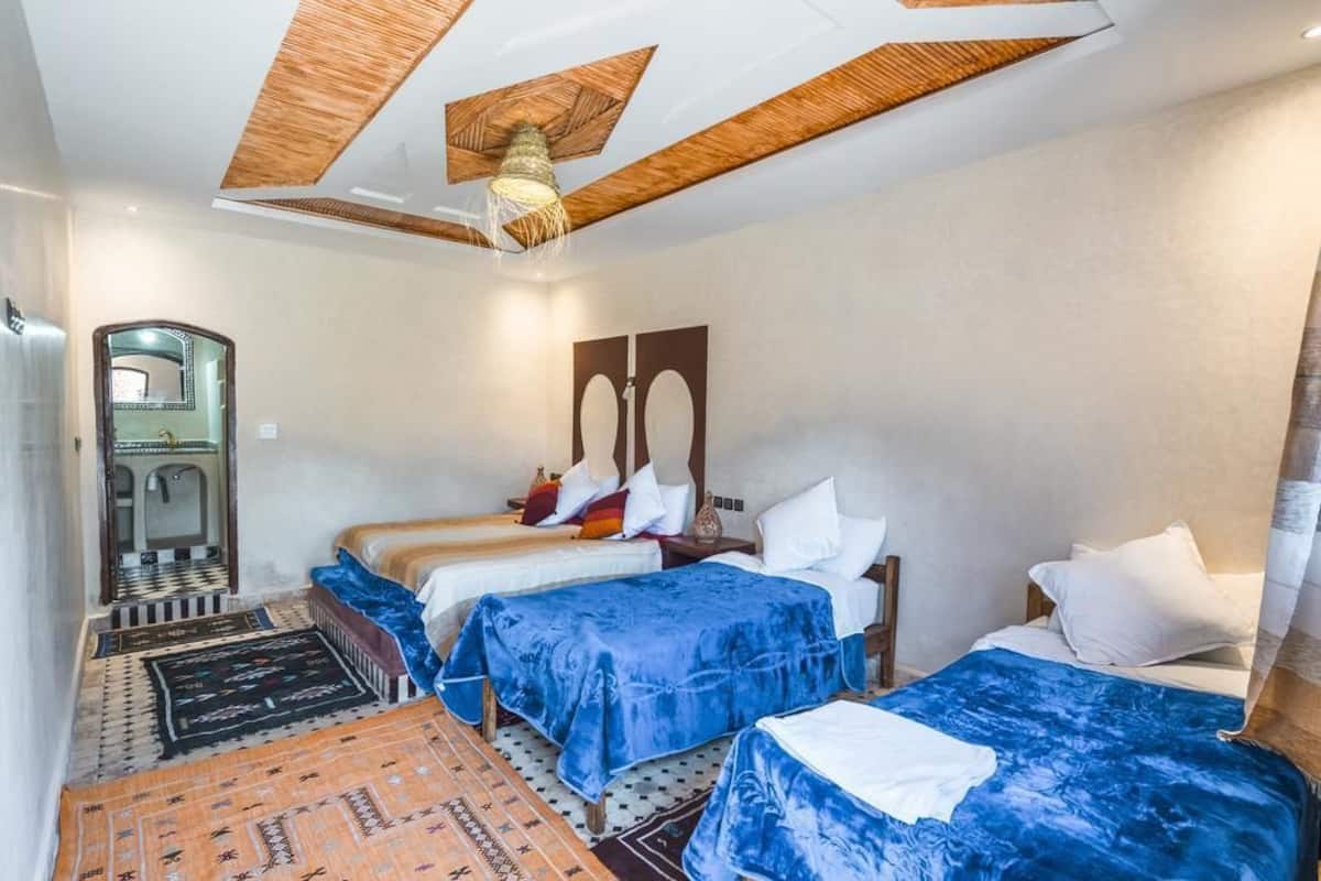 Chambre Quadruple | Wi-Fi gratuit, draps fournis