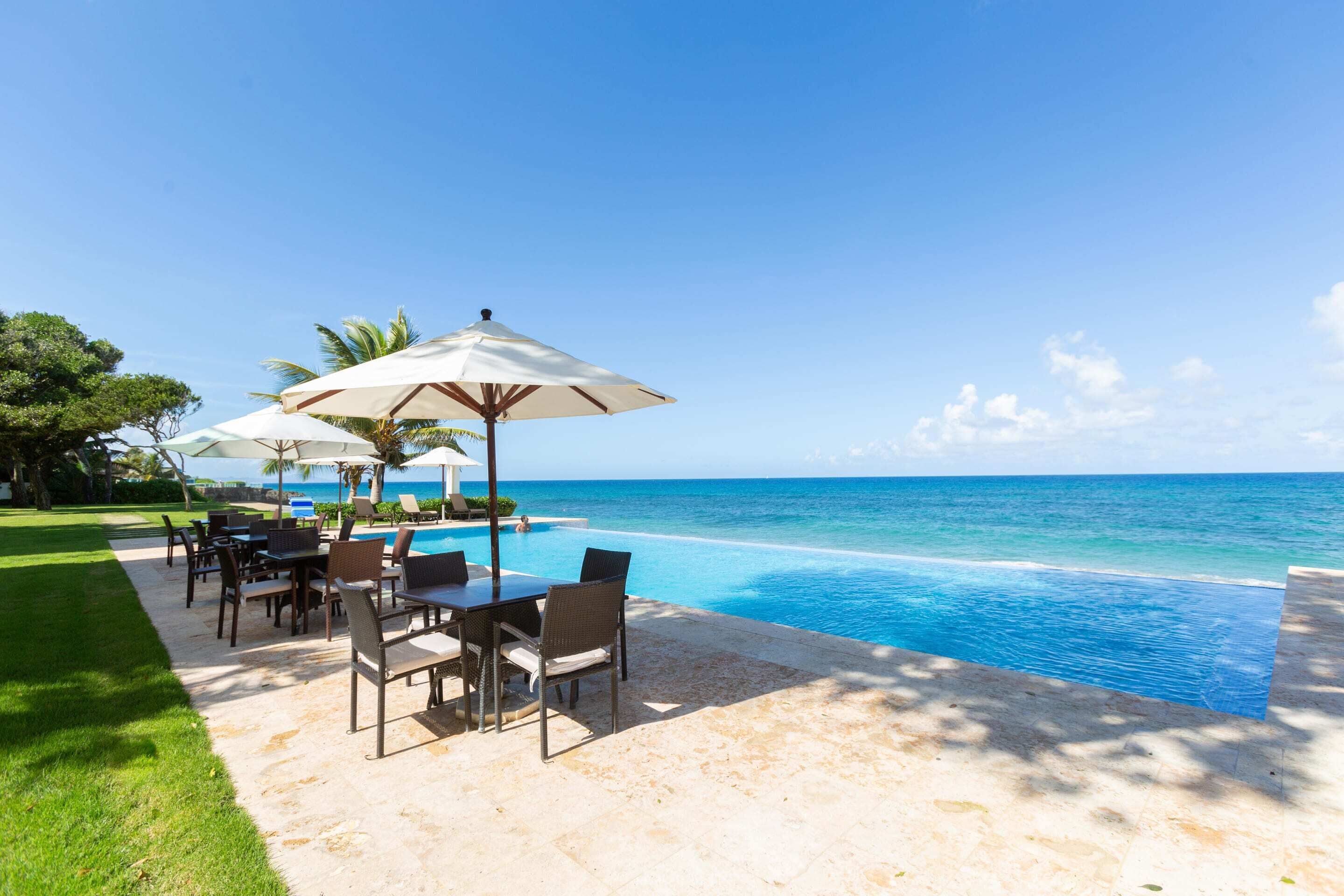 Premier Condo, 3 Bedrooms, Sea View | Pool