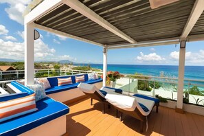 Apartamento de lujo, 2 habitaciones, vistas al mar | Balcón