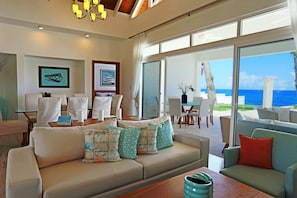 Living area - Ocean Front Villa Deluxe 3 Bedroom (Sosúa)