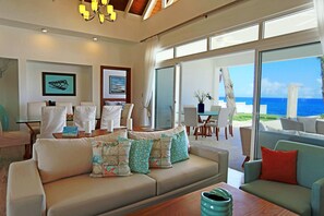 Villa, 4 Schlafzimmer | Wohnbereich | Flachbildfernseher