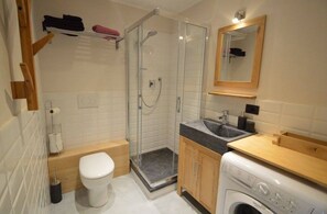 Shower, free toiletries, hair dryer, towels